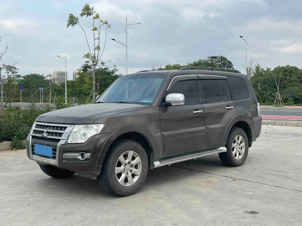 2016 Mitsubishi Pajero 3.0L 174HP V6 5AT,autocango,china used car exporter,china ev exporter,chinese used car exporter,chinese used ev exporter