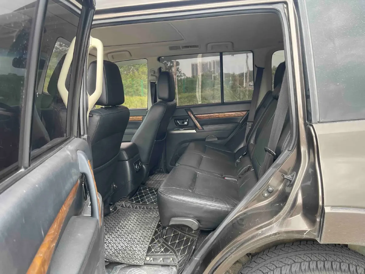 2016 Mitsubishi Pajero 3.0L 174HP V6 5AT,autocango,china used car exporter,china ev exporter,chinese used car exporter,chinese used ev exporter