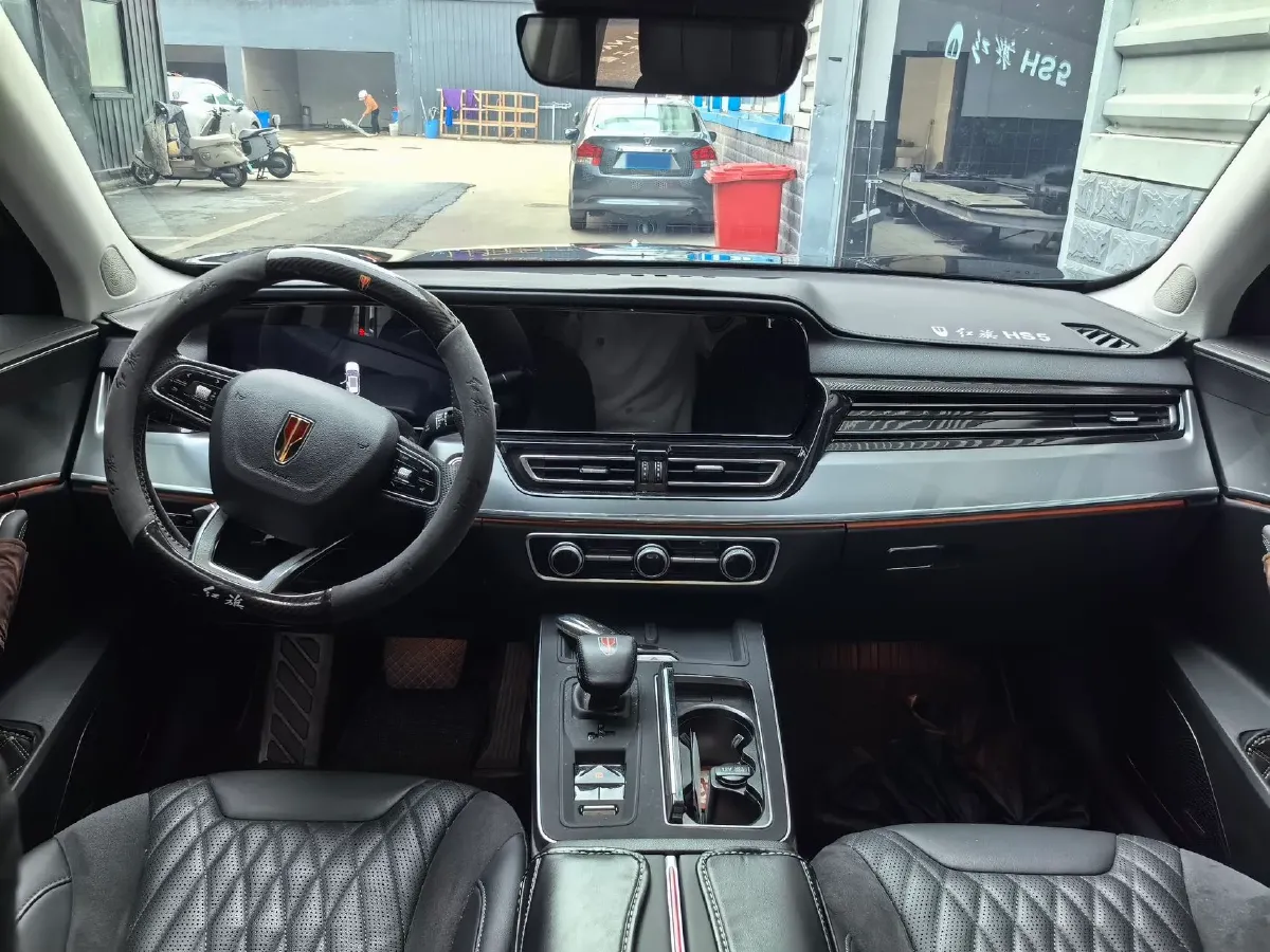 2023 HongQi HS5 2.0T 252HP L4 8AT,autocango,china used car exporter,china ev exporter,chinese used car exporter,chinese used ev exporter