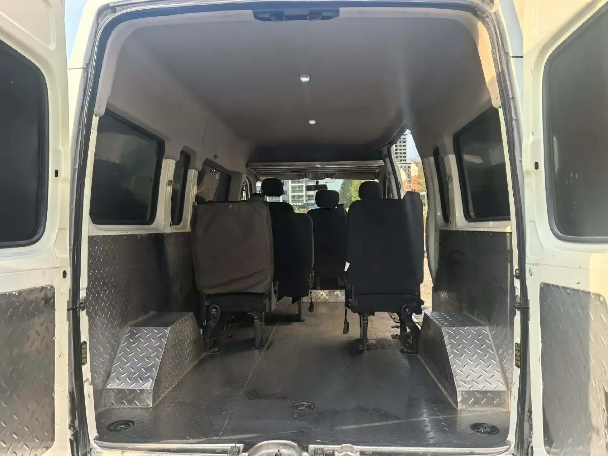 2021 MAXUS XinTu V80 2.0T 127HP L4 6MT,autocango,china used car exporter,china ev exporter,chinese used car exporter,chinese used ev exporter