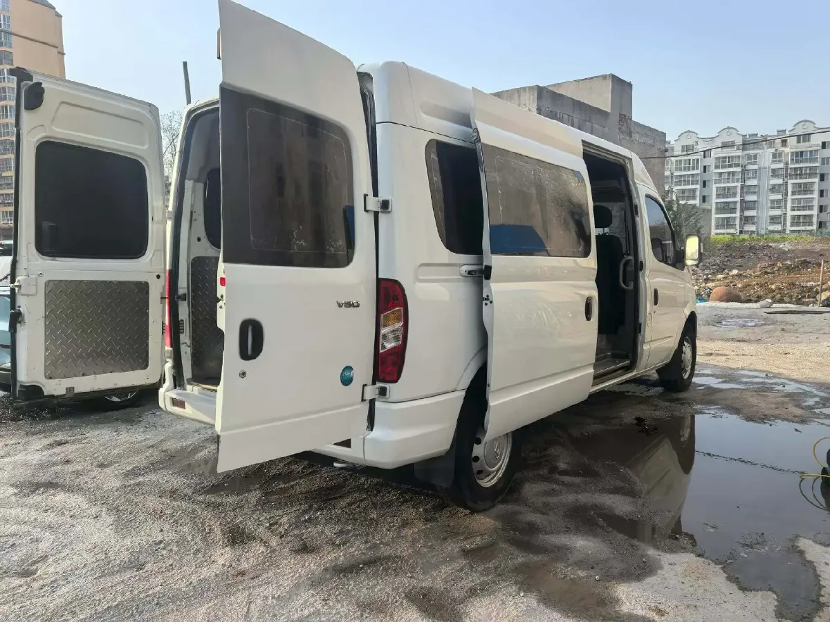 2021 MAXUS XinTu V80 2.0T 127HP L4 6MT,autocango,china used car exporter,china ev exporter,chinese used car exporter,chinese used ev exporter