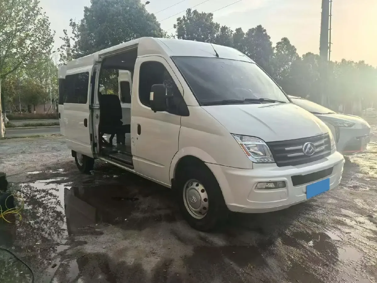 2021 MAXUS XinTu V80 2.0T 127HP L4 6MT,autocango,china used car exporter,china ev exporter,chinese used car exporter,chinese used ev exporter