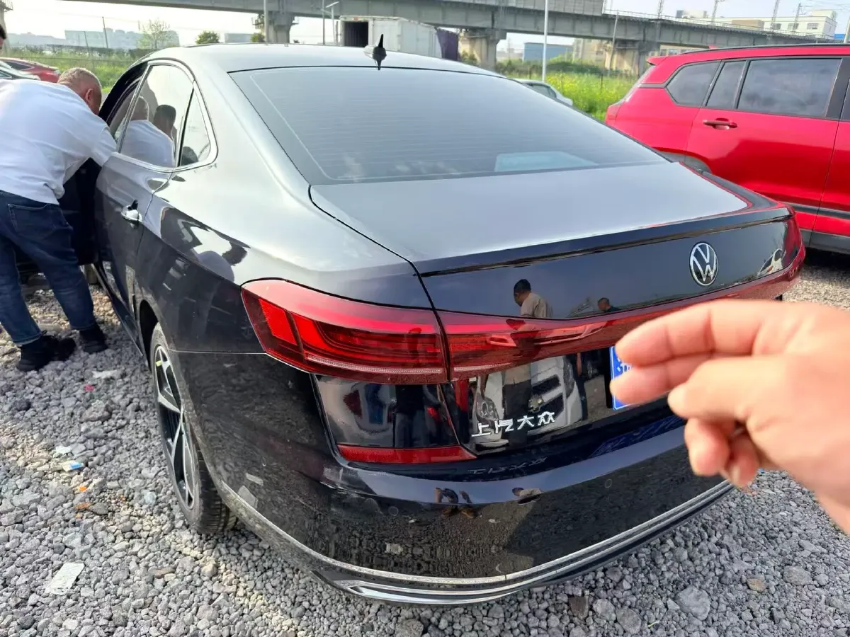 2024 Volkswagen Passat 2.0T 220HP L4 7DCT,autocango,china used car exporter,china ev exporter,chinese used car exporter,chinese used ev exporter