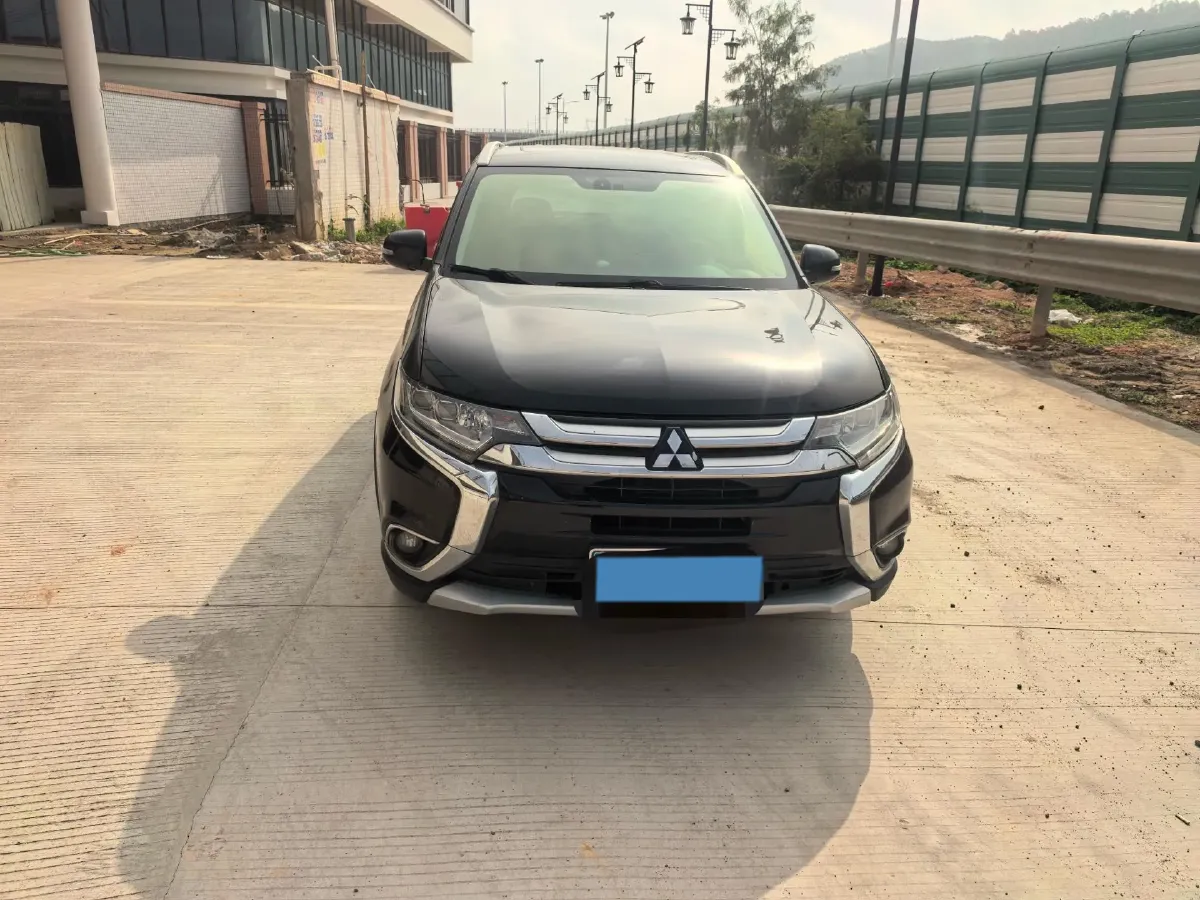 2018 Mitsubishi Outlander 2.4L 192HP L4 CVT,autocango,china used car exporter,china ev exporter,chinese used car exporter,chinese used ev exporter