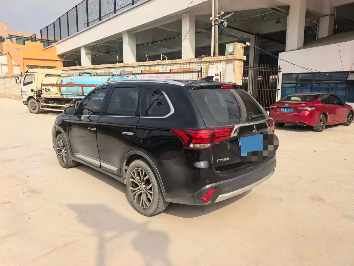 2018 Mitsubishi Outlander 2.4L 192HP L4 CVT,autocango,china used car exporter,china ev exporter,chinese used car exporter,chinese used ev exporter