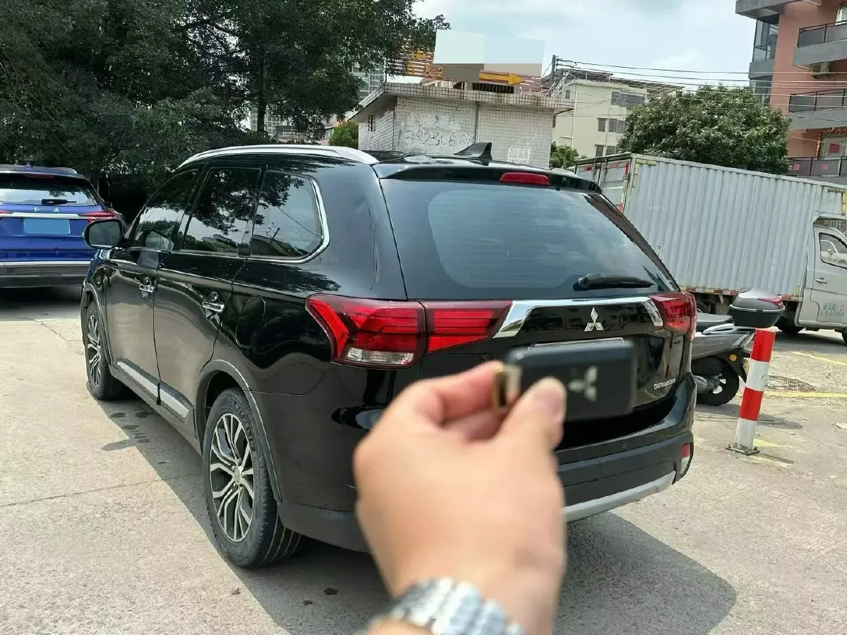 2018 Mitsubishi Outlander 2.4L 192HP L4 CVT,autocango,china used car exporter,china ev exporter,chinese used car exporter,chinese used ev exporter