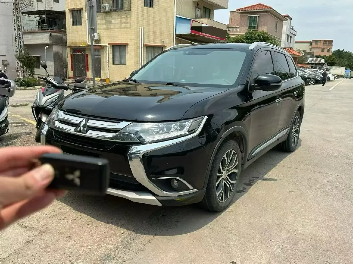 2018 Mitsubishi Outlander 2.4L 192HP L4 CVT,autocango,china used car exporter,china ev exporter,chinese used car exporter,chinese used ev exporter