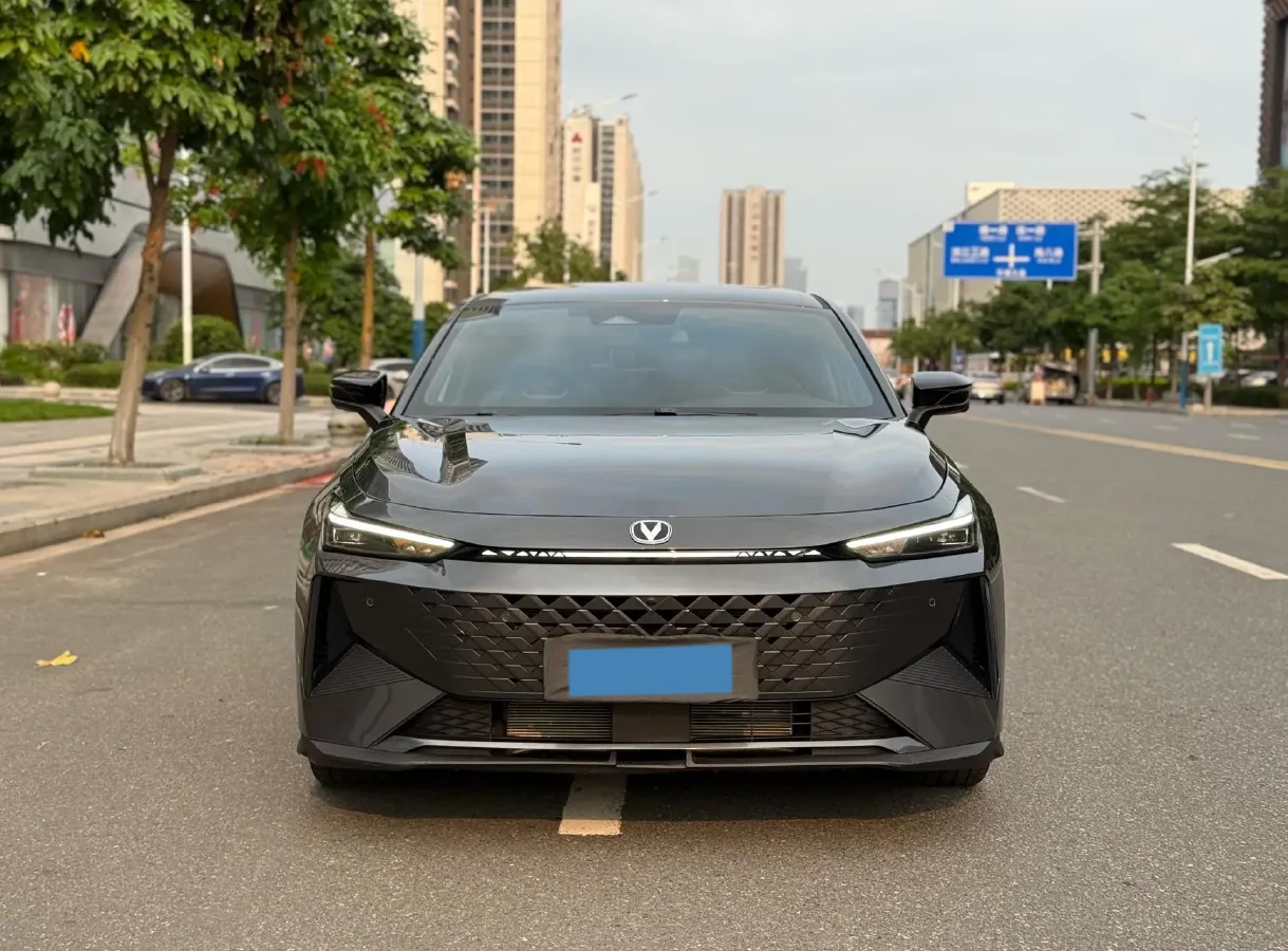 2024 ChangAn UNI-V iDD 1.5L 110HP L4 E-CVT PHEV 18.99KWH,autocango,china used car exporter,china ev exporter,chinese used car exporter,chinese used ev exporter