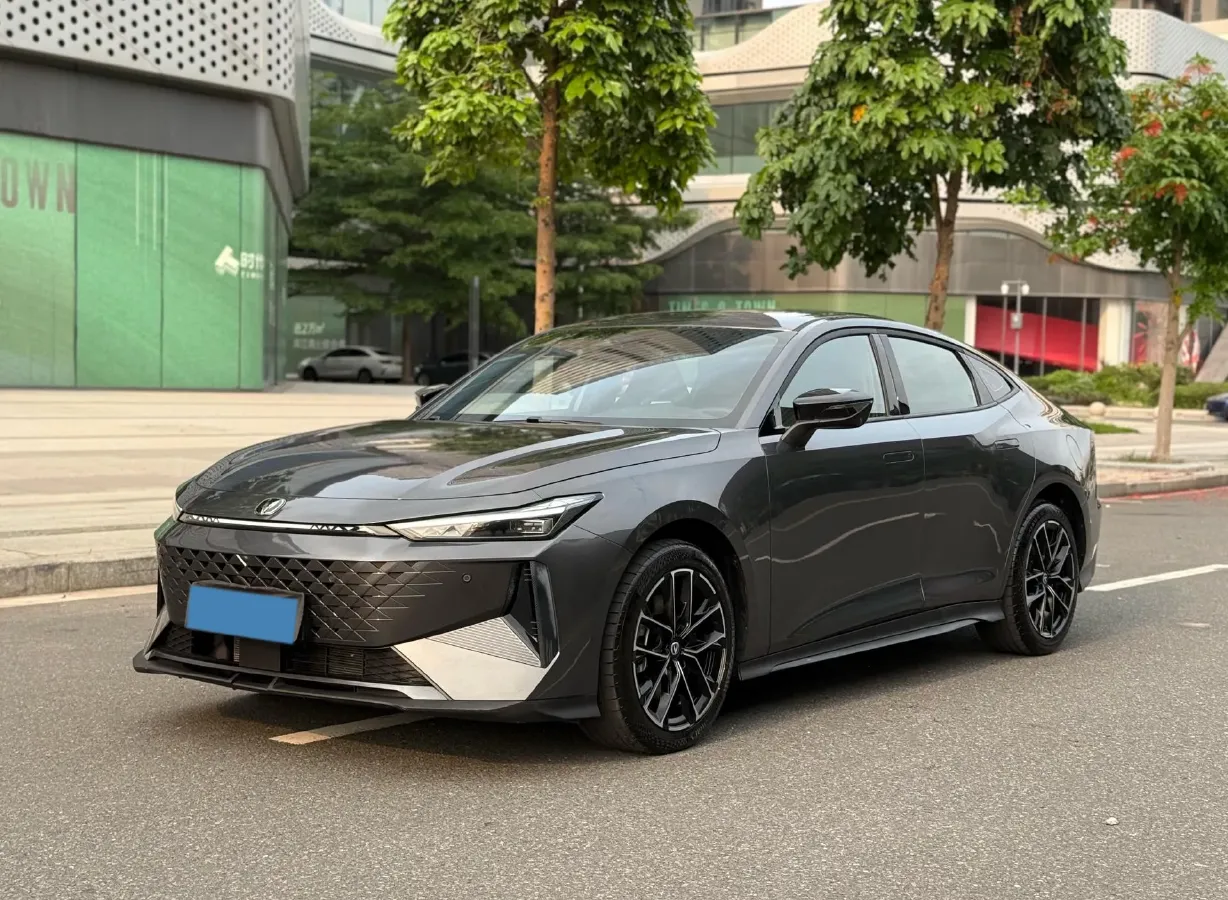 2024 ChangAn UNI-V iDD 1.5L 110HP L4 E-CVT PHEV 18.99KWH,autocango,china used car exporter,china ev exporter,chinese used car exporter,chinese used ev exporter