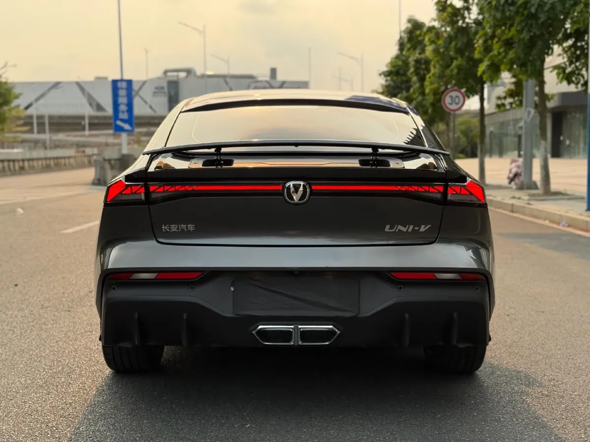 2024 ChangAn UNI-V iDD 1.5L 110HP L4 E-CVT PHEV 18.99KWH,autocango,china used car exporter,china ev exporter,chinese used car exporter,chinese used ev exporter