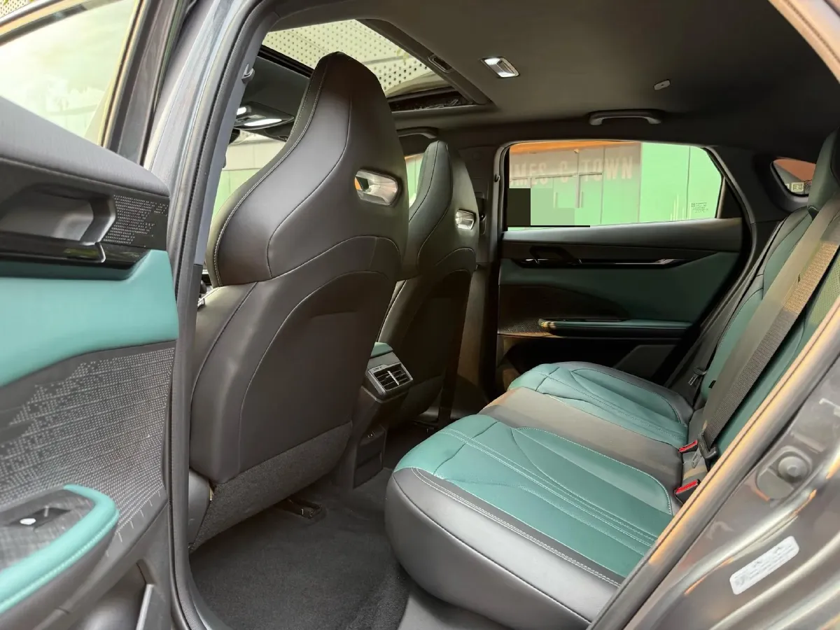 2024 ChangAn UNI-V iDD 1.5L 110HP L4 E-CVT PHEV 18.99KWH,autocango,china used car exporter,china ev exporter,chinese used car exporter,chinese used ev exporter