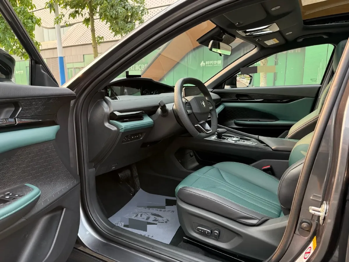 2024 ChangAn UNI-V iDD 1.5L 110HP L4 E-CVT PHEV 18.99KWH,autocango,china used car exporter,china ev exporter,chinese used car exporter,chinese used ev exporter