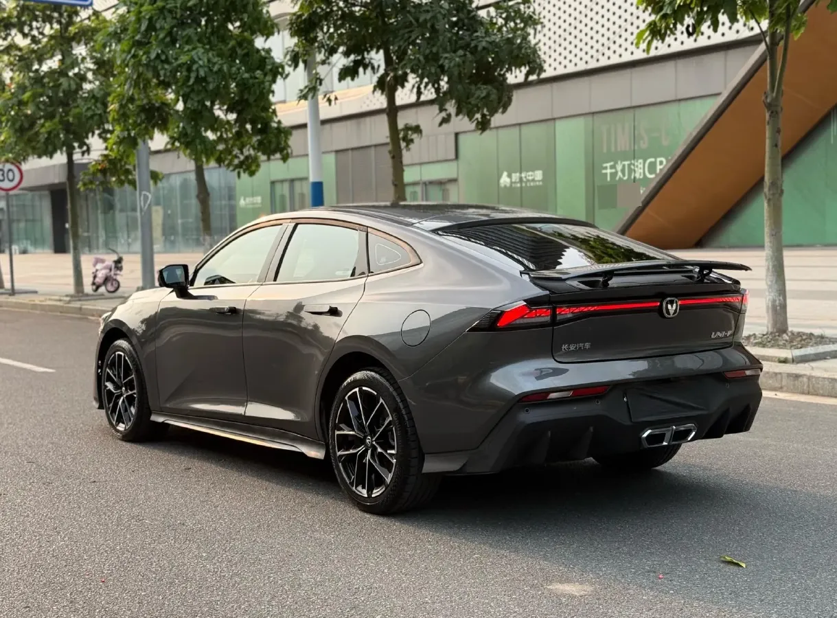 2024 ChangAn UNI-V iDD 1.5L 110HP L4 E-CVT PHEV 18.99KWH,autocango,china used car exporter,china ev exporter,chinese used car exporter,chinese used ev exporter