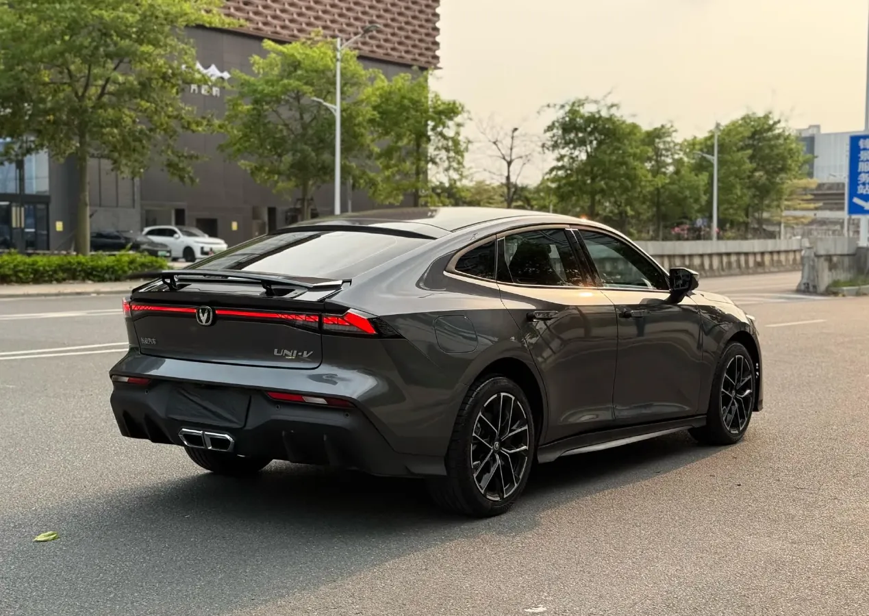 2024 ChangAn UNI-V iDD 1.5L 110HP L4 E-CVT PHEV 18.99KWH,autocango,china used car exporter,china ev exporter,chinese used car exporter,chinese used ev exporter