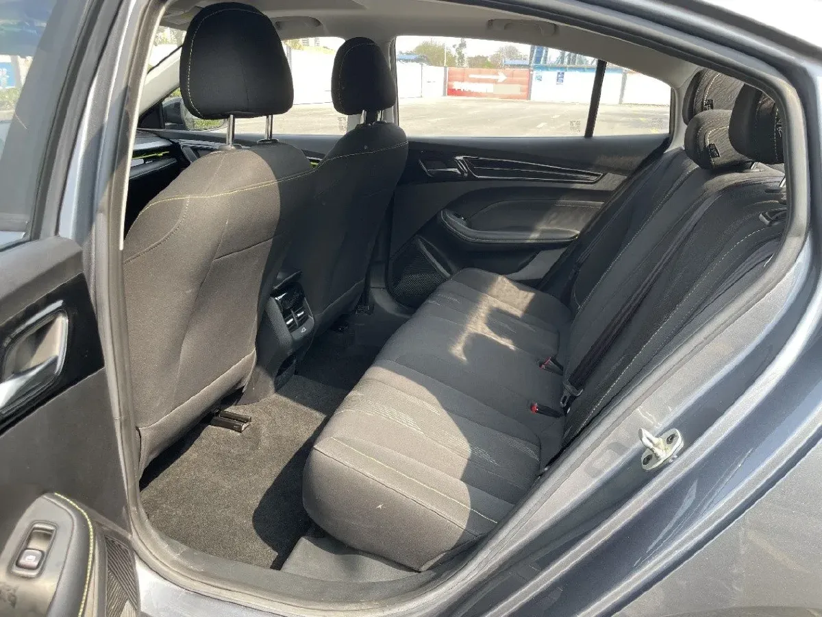 2021 Roewe i5 1.5L 120HP L4 CVT,autocango,china used car exporter,china ev exporter,chinese used car exporter,chinese used ev exporter