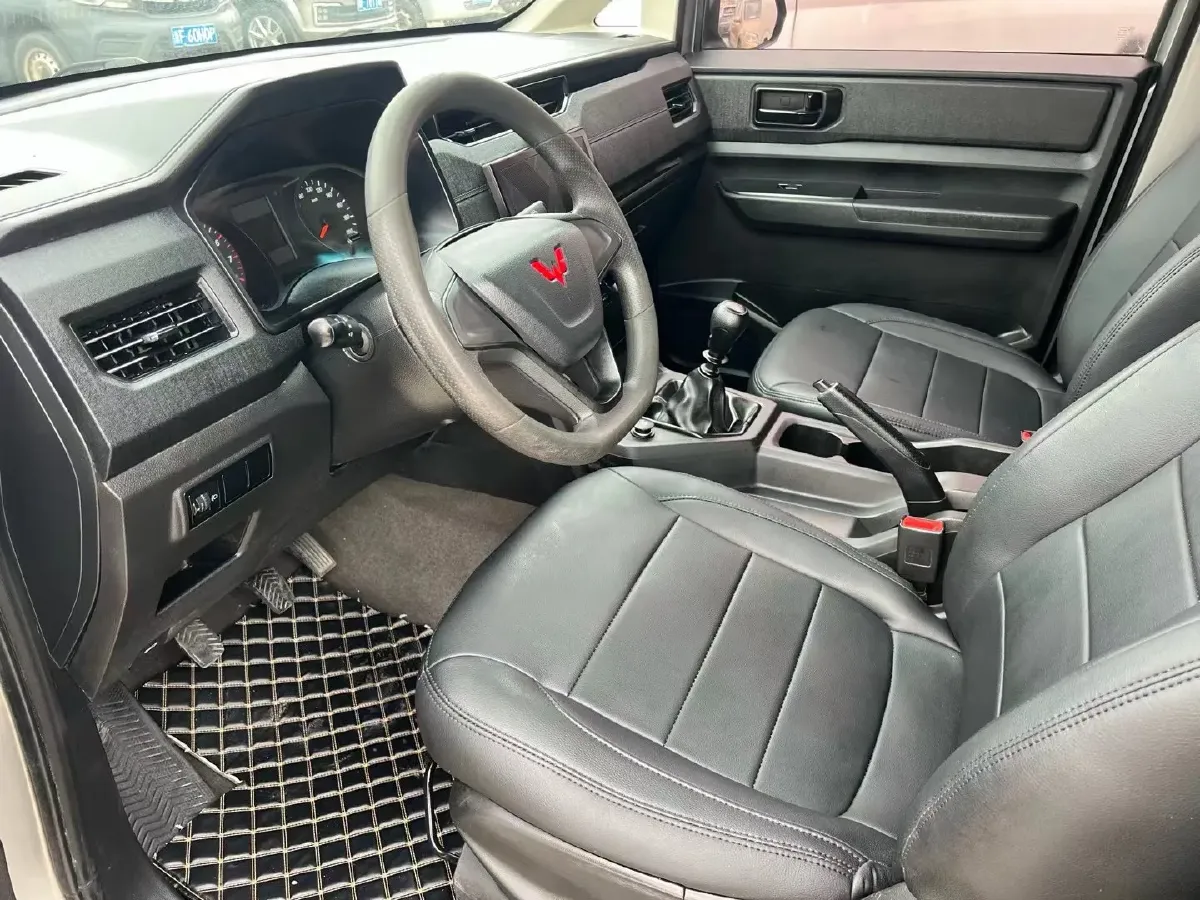 2020 WuLing HongGuang Plus 1.5L 99HP L4 6MT,autocango,china used car exporter,china ev exporter,chinese used car exporter,chinese used ev exporter