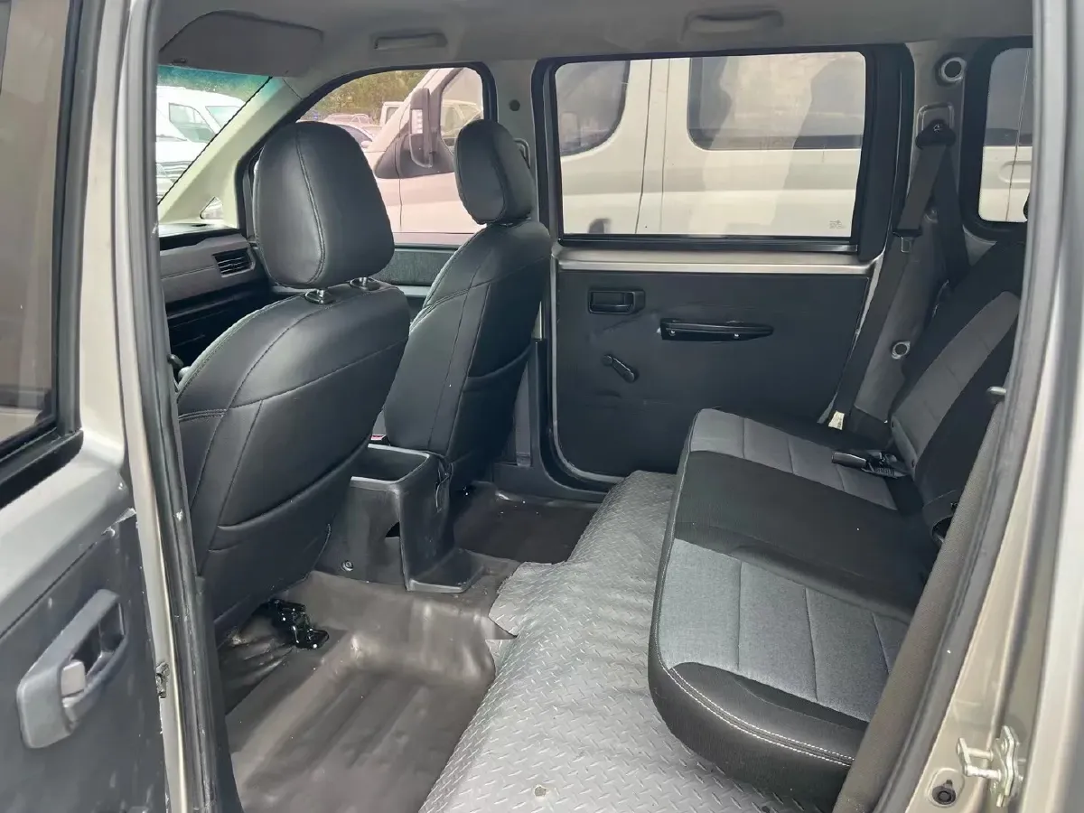 2020 WuLing HongGuang Plus 1.5L 99HP L4 6MT,autocango,china used car exporter,china ev exporter,chinese used car exporter,chinese used ev exporter