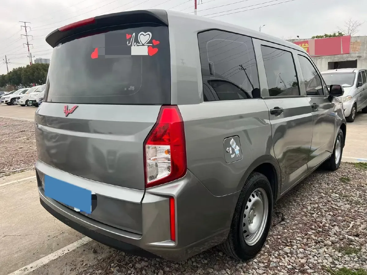 2020 WuLing HongGuang Plus 1.5L 99HP L4 6MT,autocango,china used car exporter,china ev exporter,chinese used car exporter,chinese used ev exporter