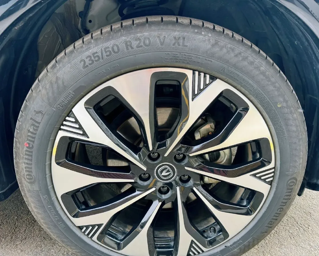 2025 ChangAn CS75 Plus 2.0T 233HP L4 8AT,autocango,china used car exporter,china ev exporter,chinese used car exporter,chinese used ev exporter