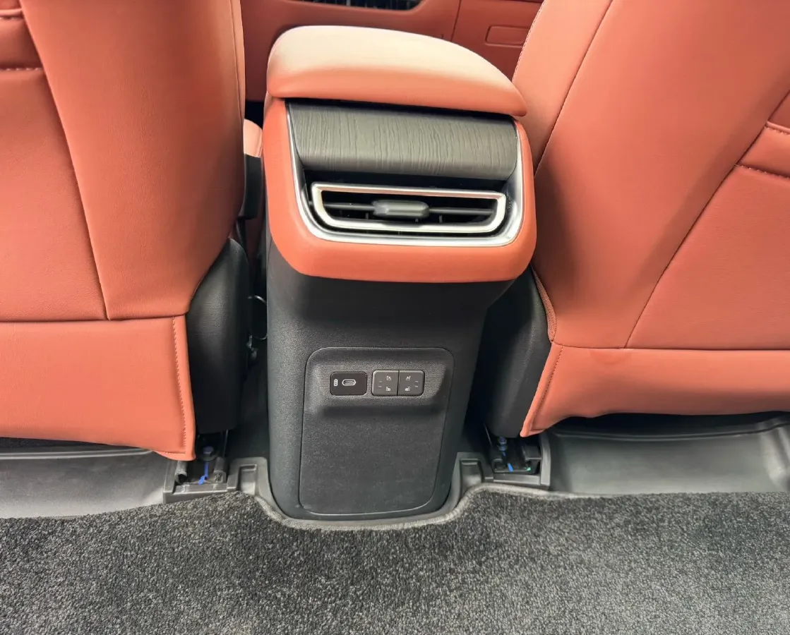 2025 ChangAn CS75 Plus 2.0T 233HP L4 8AT,autocango,china used car exporter,china ev exporter,chinese used car exporter,chinese used ev exporter