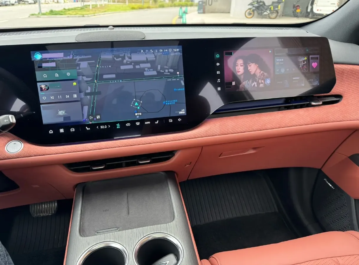 2025 ChangAn CS75 Plus 2.0T 233HP L4 8AT,autocango,china used car exporter,china ev exporter,chinese used car exporter,chinese used ev exporter