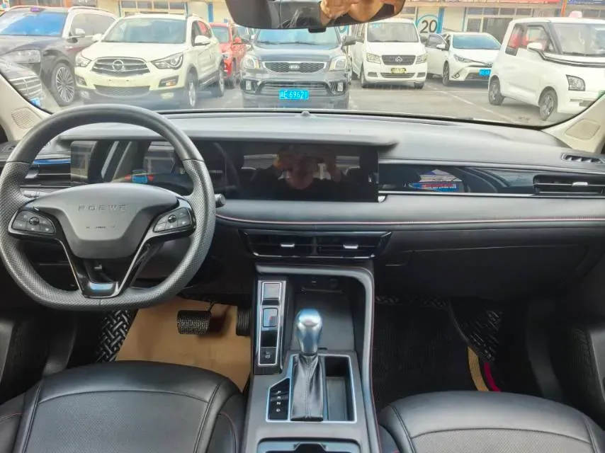 2023 Roewe i5 1.5L 129HP L4 CVT,autocango,china used car exporter,china ev exporter,chinese used car exporter,chinese used ev exporter