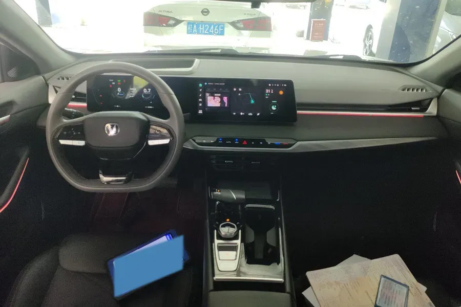 2023 ChangAn Raeton Plus 1.5T 188HP L4 7DCT,autocango,china used car exporter,china ev exporter,chinese used car exporter,chinese used ev exporter