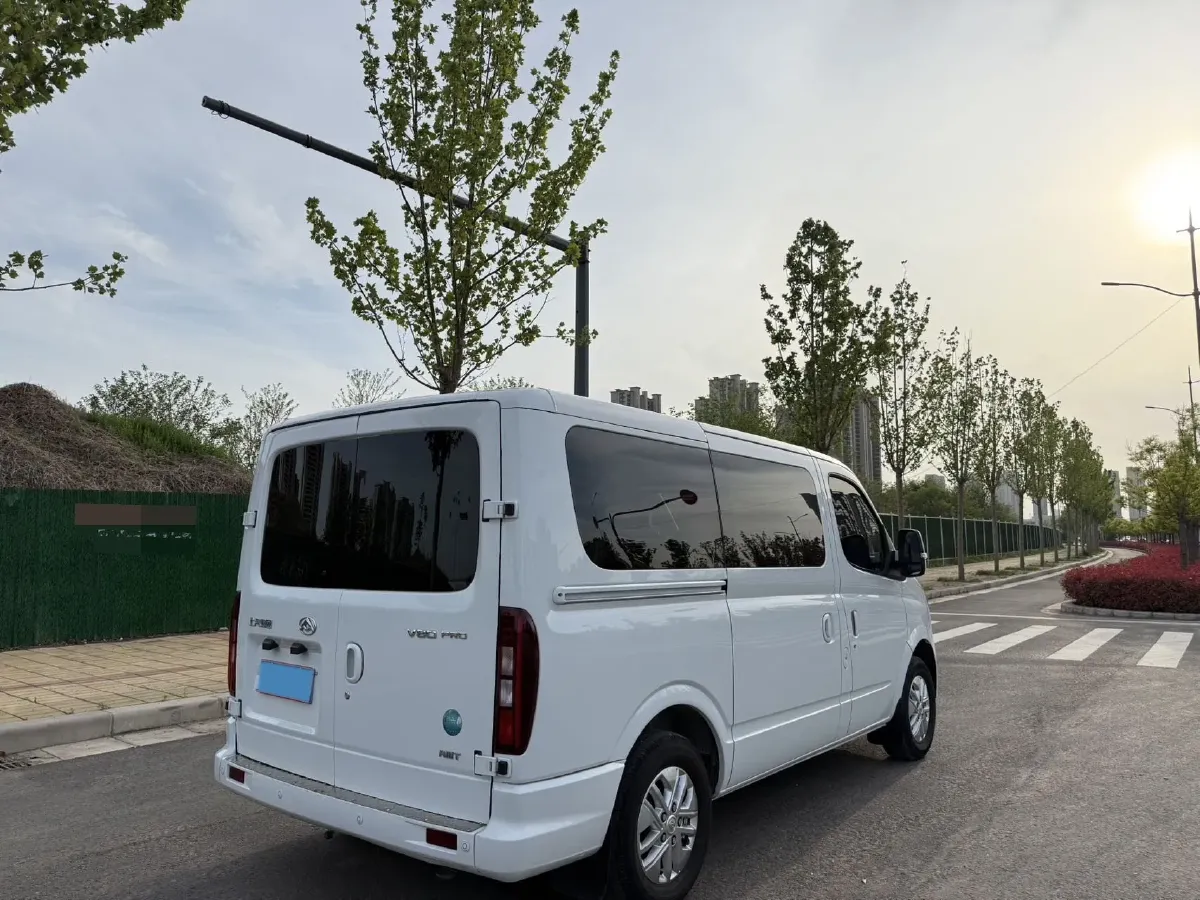 2025 MAXUS XinTu V80 2.0T 147HP L4 6MT,autocango,china used car exporter,china ev exporter,chinese used car exporter,chinese used ev exporter