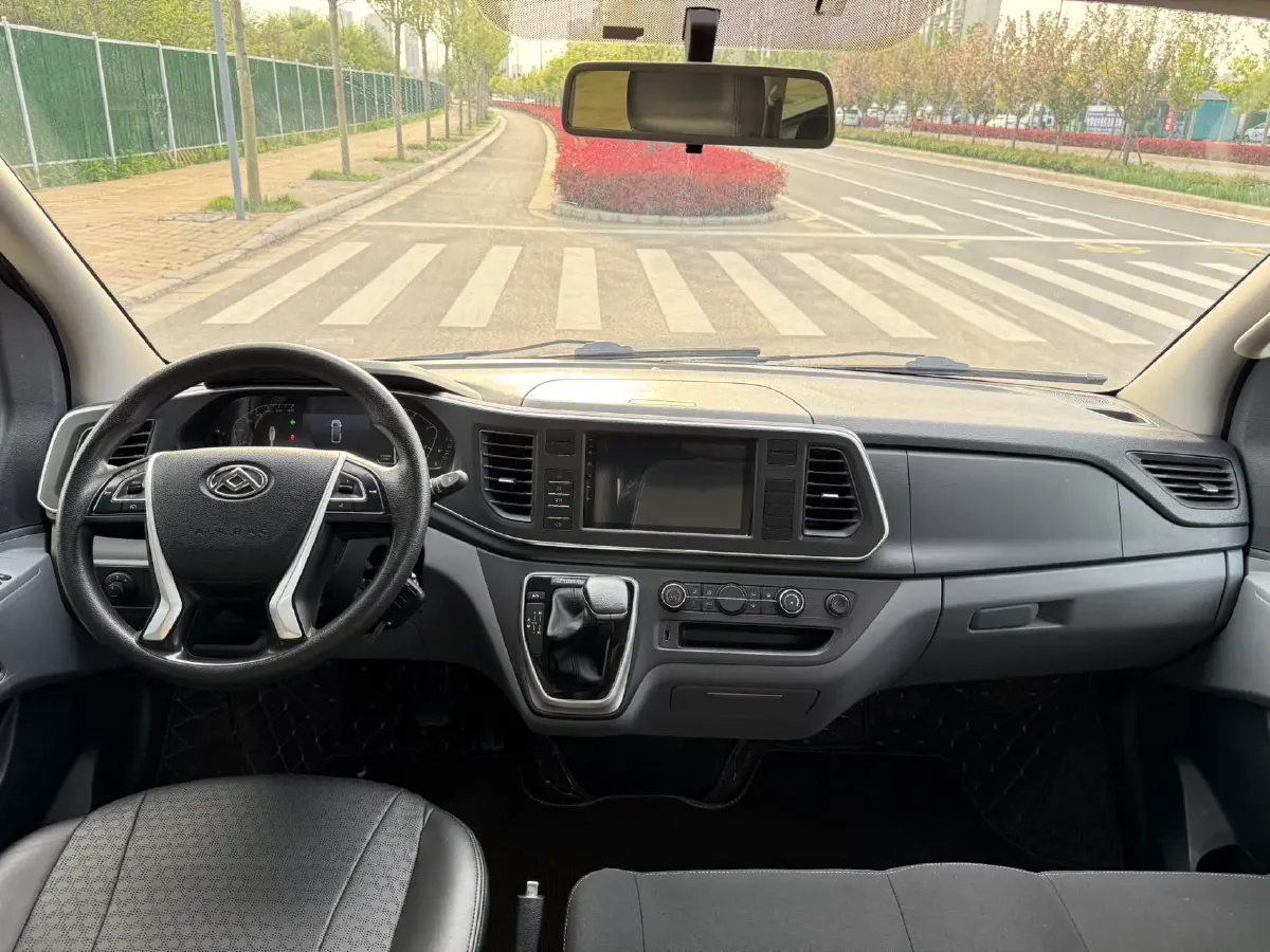 2025 MAXUS XinTu V80 2.0T 147HP L4 6MT,autocango,china used car exporter,china ev exporter,chinese used car exporter,chinese used ev exporter