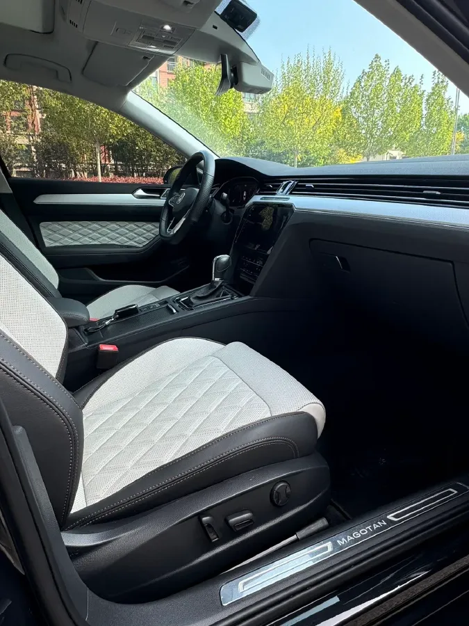 2023 Volkswagen Magotan 2.0T 186HP L4 7DCT,autocango,china used car exporter,china ev exporter,chinese used car exporter,chinese used ev exporter