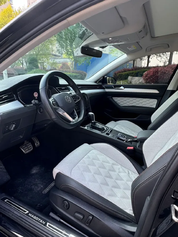2023 Volkswagen Magotan 2.0T 186HP L4 7DCT,autocango,china used car exporter,china ev exporter,chinese used car exporter,chinese used ev exporter