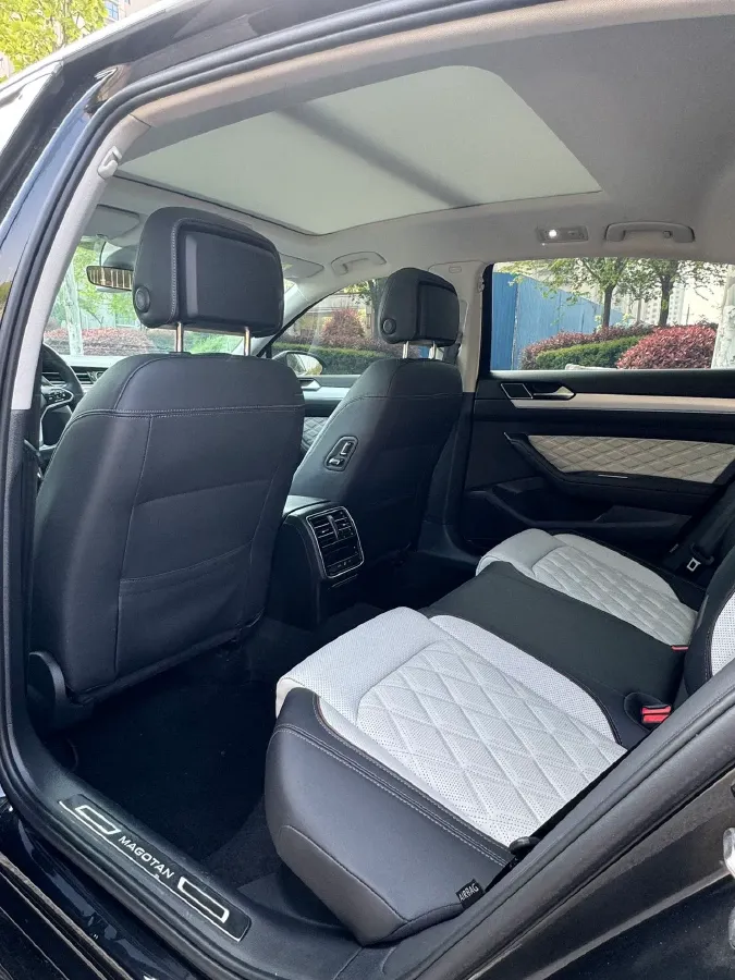 2023 Volkswagen Magotan 2.0T 186HP L4 7DCT,autocango,china used car exporter,china ev exporter,chinese used car exporter,chinese used ev exporter