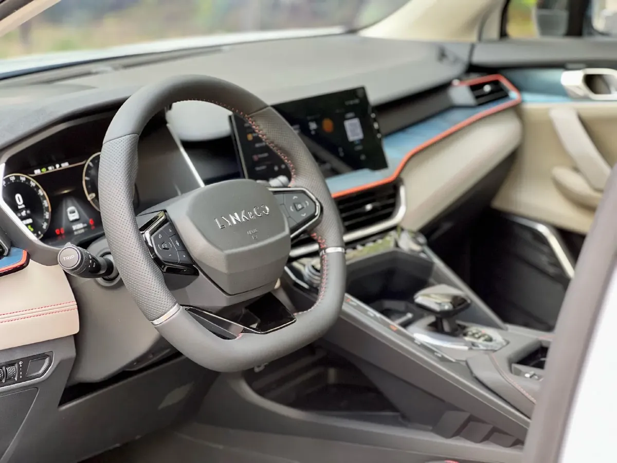 2020 LYNK&CO 06 1.5T 177HP L3 7DCT,autocango,china used car exporter,china ev exporter,chinese used car exporter,chinese used ev exporter