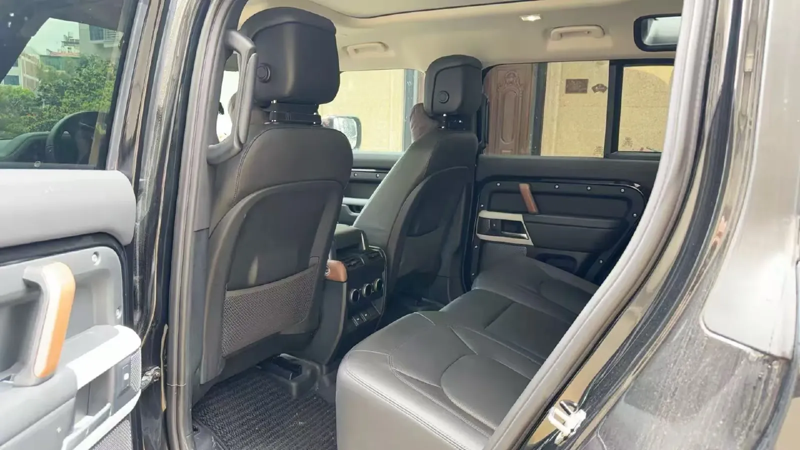 2024 Land Rover Defender 3.0T 400HP L6 8AT,autocango,china used car exporter,china ev exporter,chinese used car exporter,chinese used ev exporter