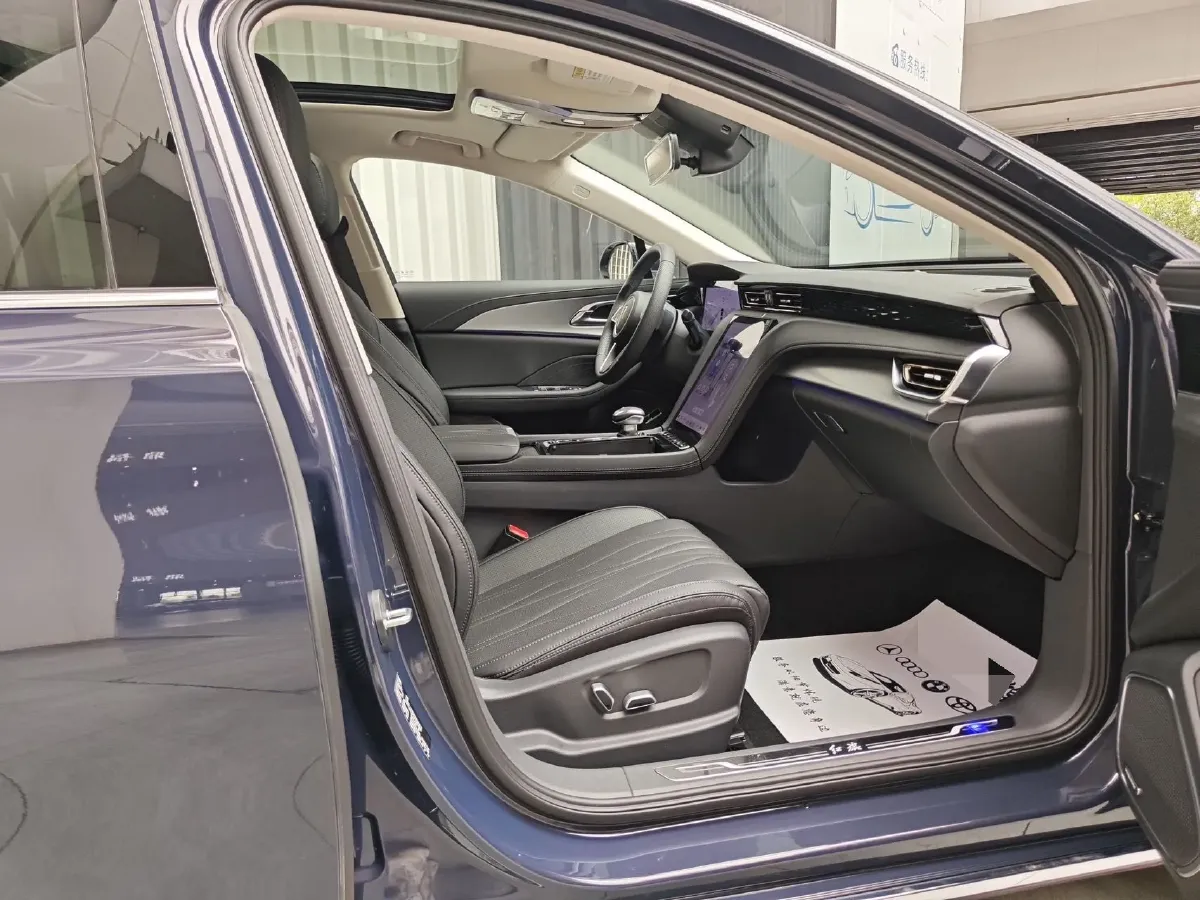 2024 HongQi H5 2.0T 224HP L4 8AT,autocango,china used car exporter,china ev exporter,chinese used car exporter,chinese used ev exporter