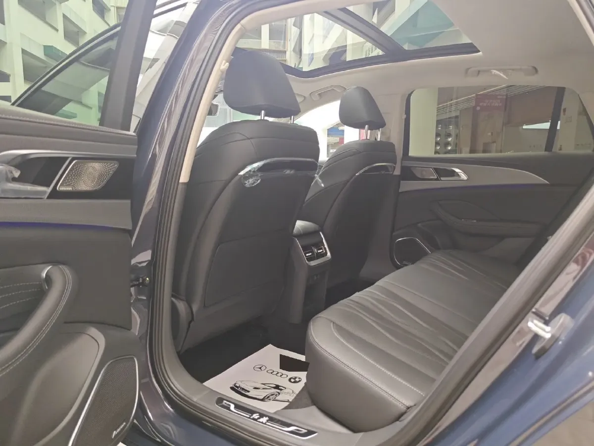 2024 HongQi H5 2.0T 224HP L4 8AT,autocango,china used car exporter,china ev exporter,chinese used car exporter,chinese used ev exporter