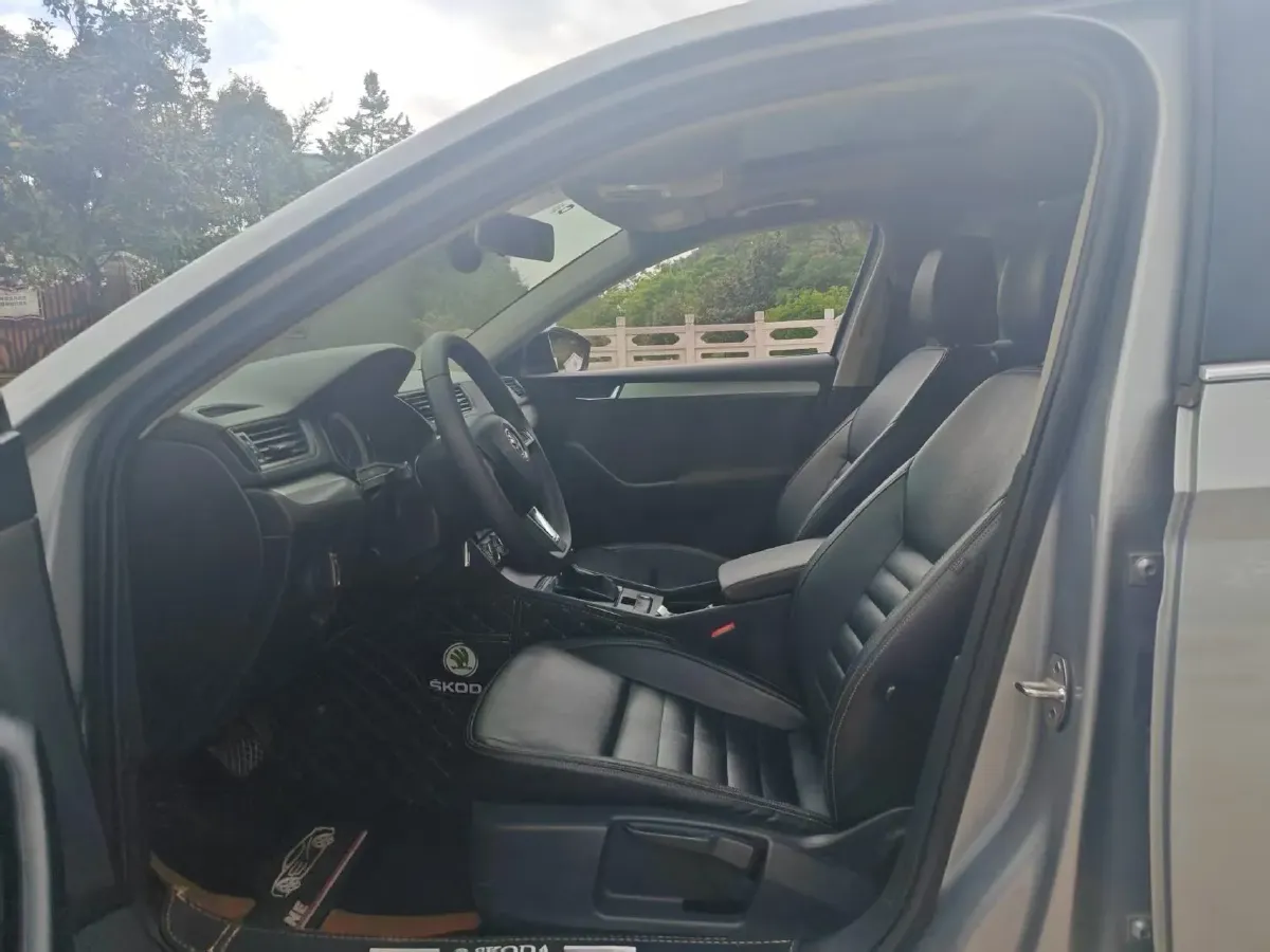 2018 Skoda Superb 1.4T 150HP L4 7DCT,autocango,china used car exporter,china ev exporter,chinese used car exporter,chinese used ev exporter