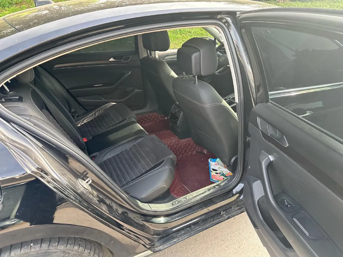 2021 Volkswagen Magotan 2.0T 186HP L4 7DCT,autocango,china used car exporter,china ev exporter,chinese used car exporter,chinese used ev exporter