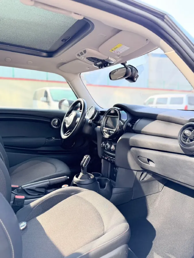 2020 MINI MINI 1.5T 102HP L3 7DCT,autocango,china used car exporter,china ev exporter,chinese used car exporter,chinese used ev exporter