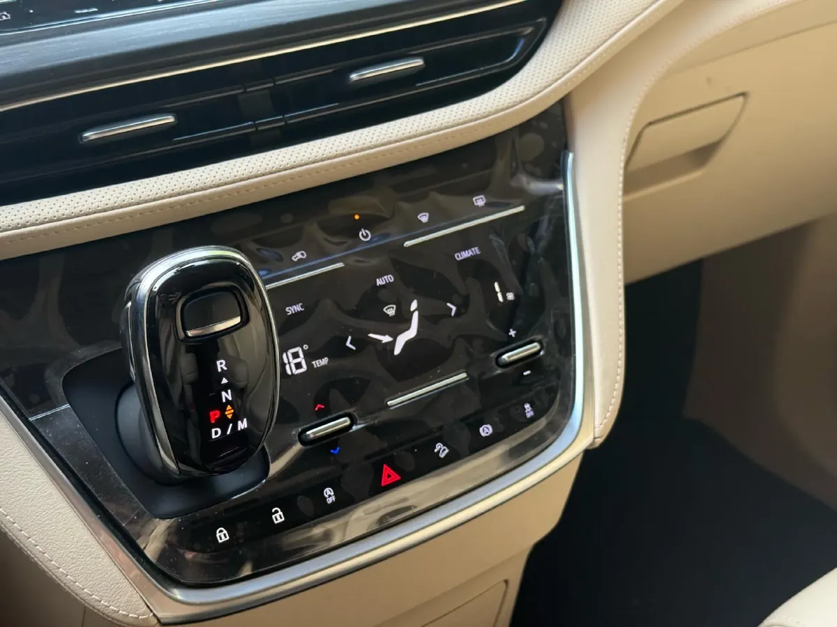 2023 Buick GL8 2.0T 237HP L4 9AT,autocango,china used car exporter,china ev exporter,chinese used car exporter,chinese used ev exporter