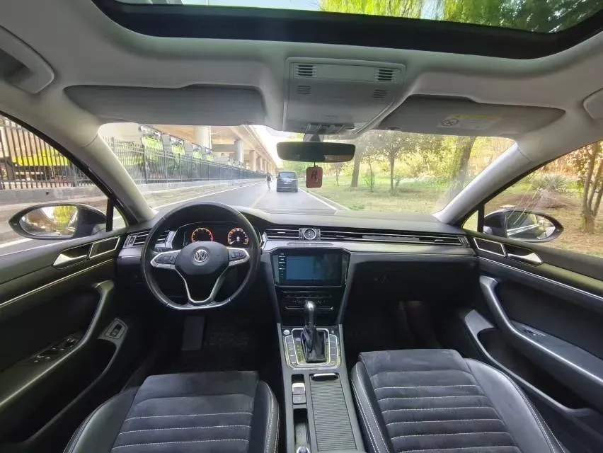 2020 Volkswagen Magotan 2.0T 186HP L4 7DCT,autocango,china used car exporter,china ev exporter,chinese used car exporter,chinese used ev exporter