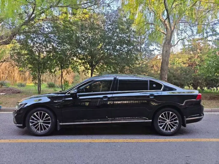 2020 Volkswagen Magotan 2.0T 186HP L4 7DCT,autocango,china used car exporter,china ev exporter,chinese used car exporter,chinese used ev exporter