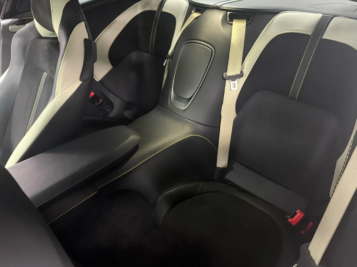 2022 Aston Martin DB11 4.0T 534HP V8 8AT,autocango,china used car exporter,china ev exporter,chinese used car exporter,chinese used ev exporter