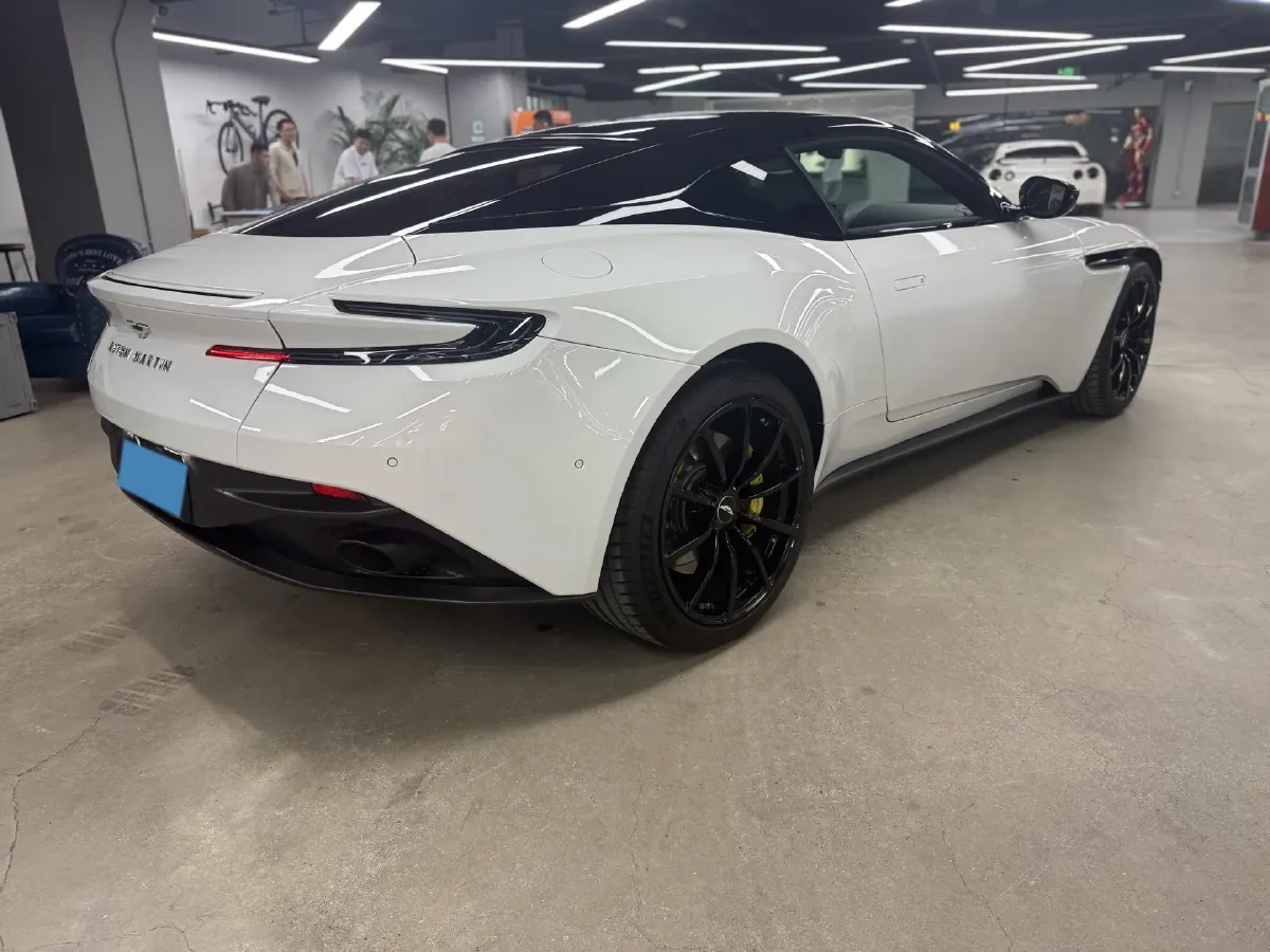 2022 Aston Martin DB11 4.0T 534HP V8 8AT,autocango,china used car exporter,china ev exporter,chinese used car exporter,chinese used ev exporter