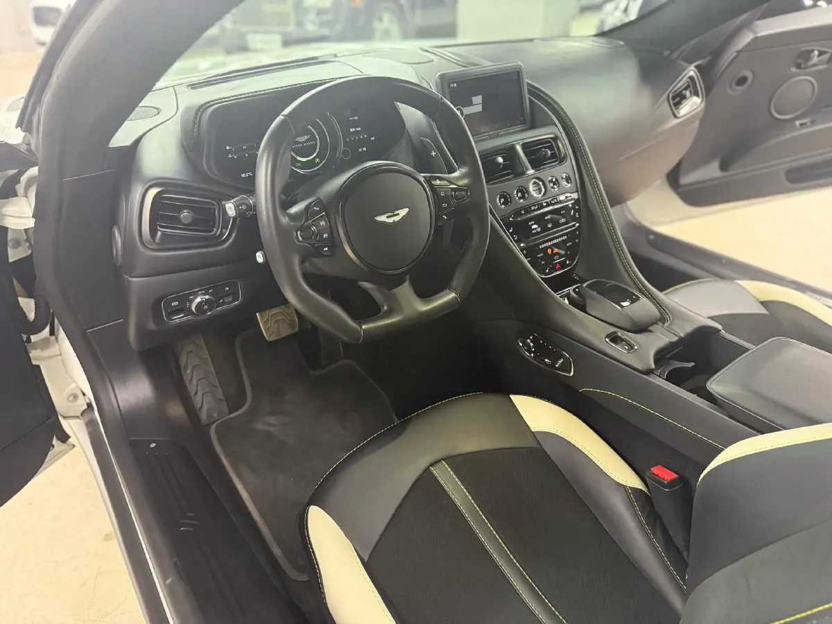 2022 Aston Martin DB11 4.0T 534HP V8 8AT,autocango,china used car exporter,china ev exporter,chinese used car exporter,chinese used ev exporter