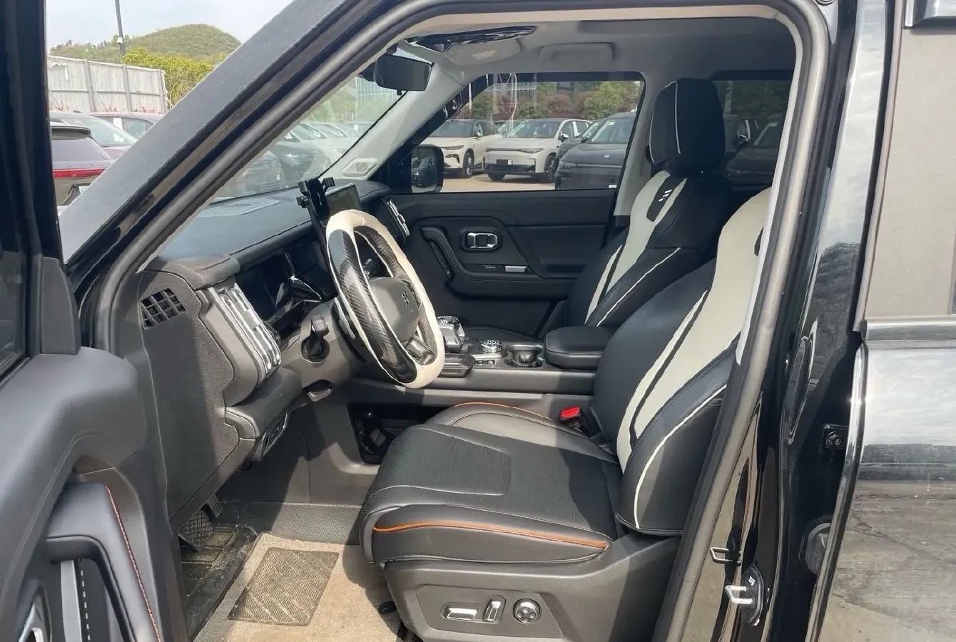 2025 Jetour Traveller 2.0T 254HP L4 7DCT,autocango,china used car exporter,china ev exporter,chinese used car exporter,chinese used ev exporter