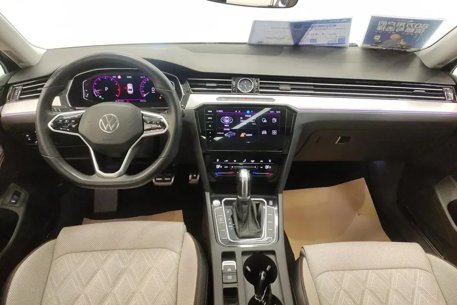 2023 Volkswagen Magotan 2.0T 186HP L4 7DCT,autocango,china used car exporter,china ev exporter,chinese used car exporter,chinese used ev exporter