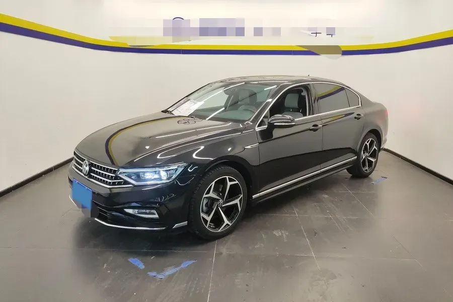 2023 Volkswagen Magotan 2.0T 186HP L4 7DCT,autocango,china used car exporter,china ev exporter,chinese used car exporter,chinese used ev exporter