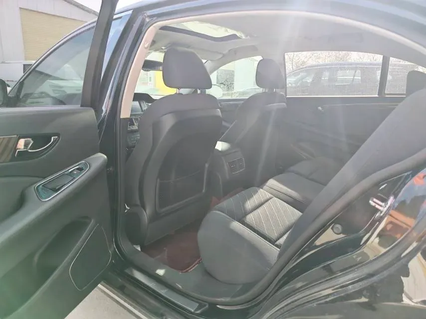 2021 HongQi H7 1.8T 188HP L4 6AT,autocango,china used car exporter,china ev exporter,chinese used car exporter,chinese used ev exporter