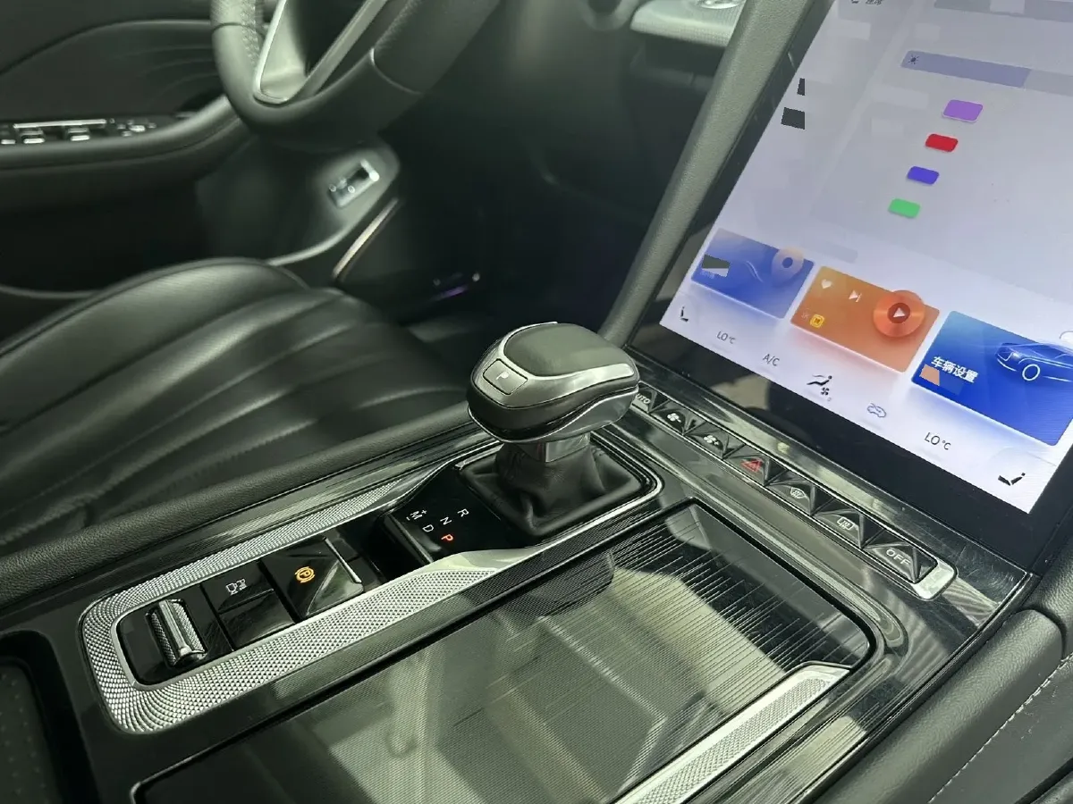 2023 HongQi H5 2.0T 224HP L4 8AT,autocango,china used car exporter,china ev exporter,chinese used car exporter,chinese used ev exporter